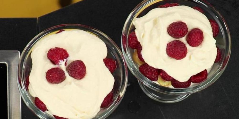 Как приготовить десерт малиновые облака