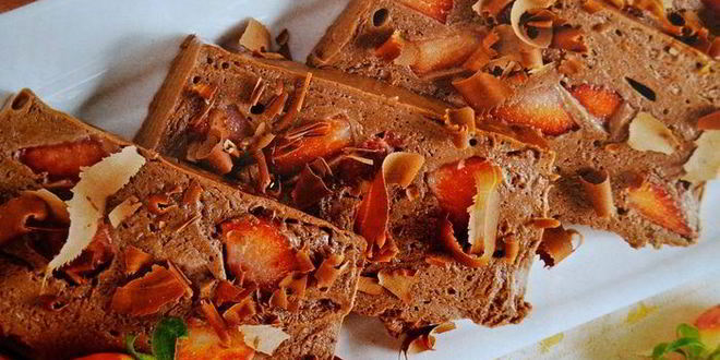 Рецепт холодный десерт клубника в шоколаде