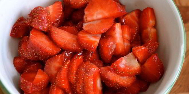 Рецепт холодный десерт клубника в шоколаде