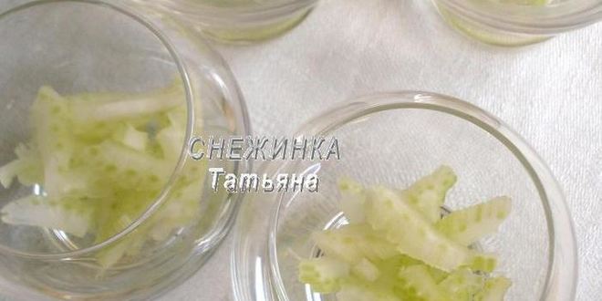 Рецепт клубничный десерт с сельдереем под имбирным сиропом