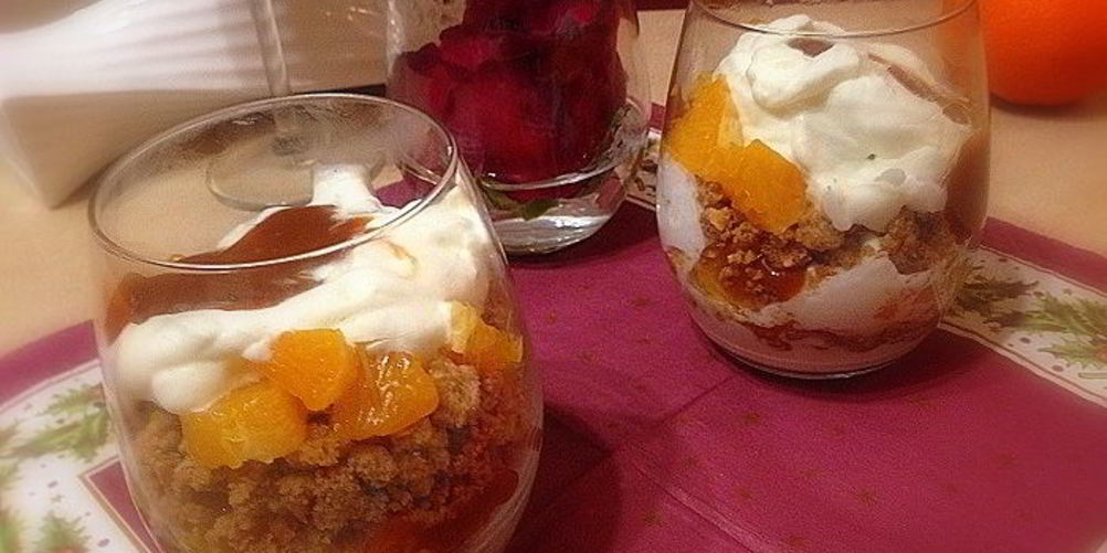 Как приготовить крамбл со взбитыми сливками и соленой карамелью