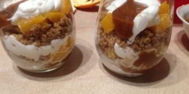 Рецепт крамбла со взбитыми сливками и соленого карамелью