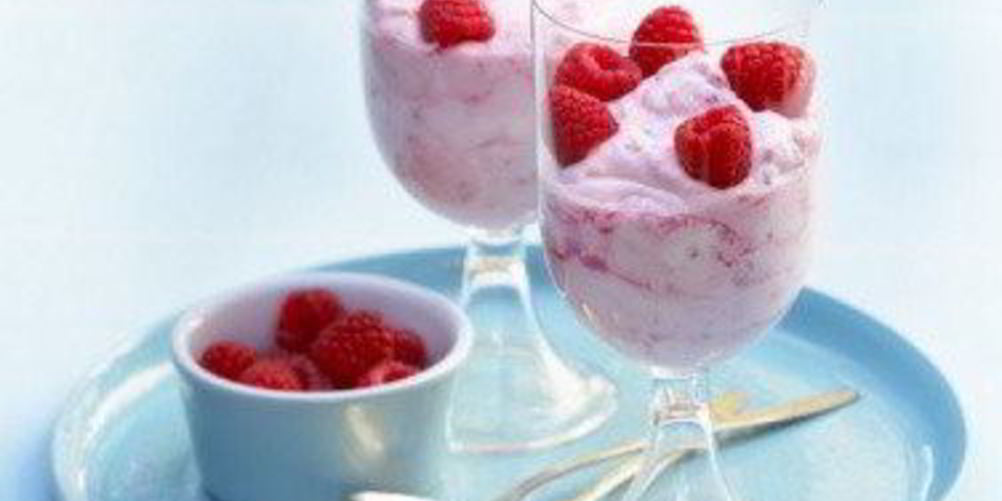 Как приготовить английский крем с шоколадом, ликером франжелико и свежей малиной