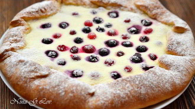 Рецепт Бархатная галета с творожным кремом и ягодами