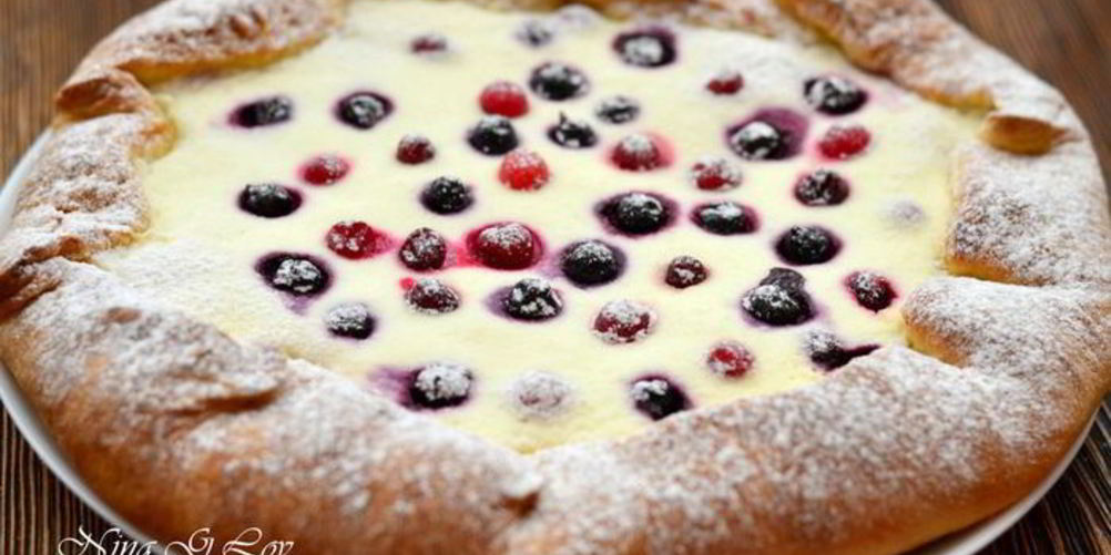 Как приготовить бархатную галету с творожныма кремома и ягодами