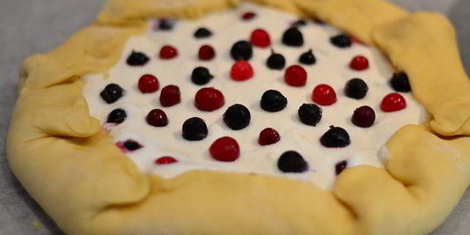 Рецепт бархатной галеты с творожныма кремома и ягодами