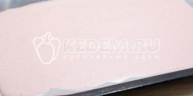 Рецепт бисквитный рулет с клубничным кремом