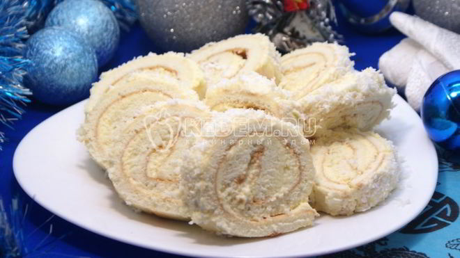 Рецепт Бисквитный рулет с кремом и кокосовой стружкой