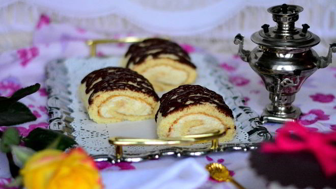 Рецепт Бисквитный рулет с кремом из манки