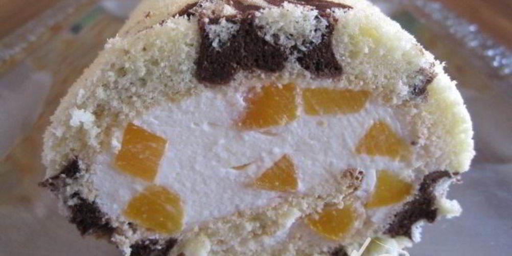 Как приготовить бисквитный рулет с творожным кремом и абрикосами