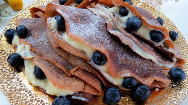 Рецепт Черемуховые блинчики с ванильным кремом и голубикой