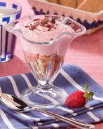 Десерт из печенья с творожным кремом