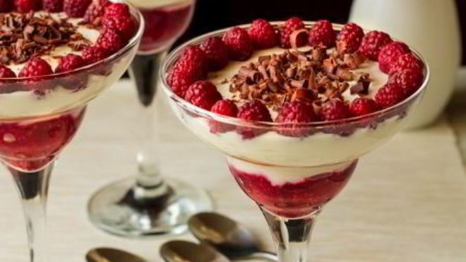 Рецепт Десерт Малиновое лето с чизкейковым кремом