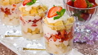 Рецепт Десерт с бисквитом, клубникой и кремом