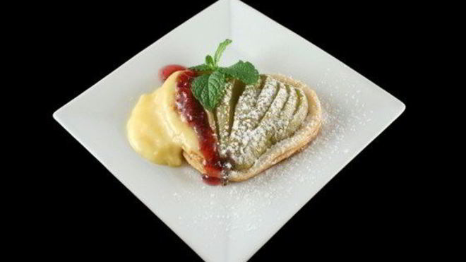 Рецепт Груши в кампари с малиновым соусом и кремом из маскарпоне