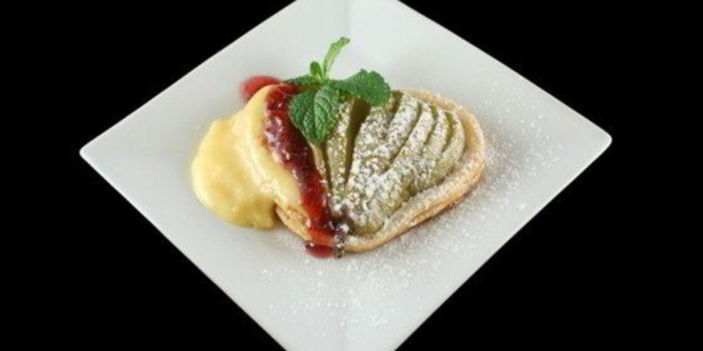 Как приготовить груши в кампари с малиновым соусом и кремом из маскарпоне