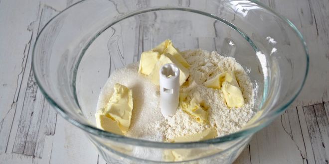 Рецепт корзиночки с белковым кремом песочные