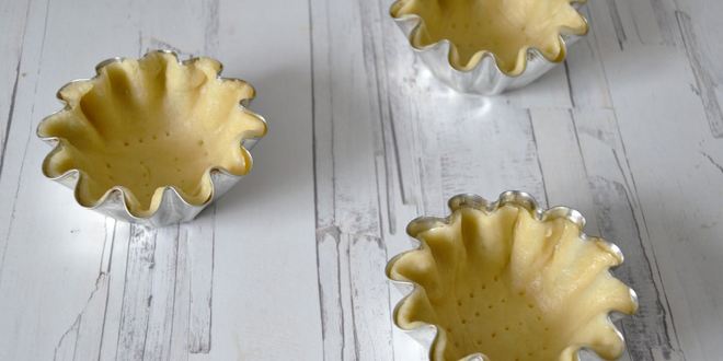 Рецепт корзиночки с белковым кремом песочные