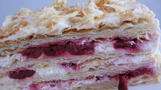 Рецепт Мильфей с вишнями и сливочным кремом