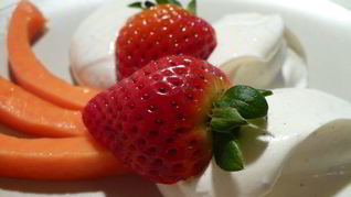 Рецепт Нежный творожный крем-десерт с маскарпоне и папайей