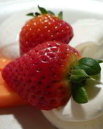 Нежный творожный крем-десерт с маскарпоне и папайей