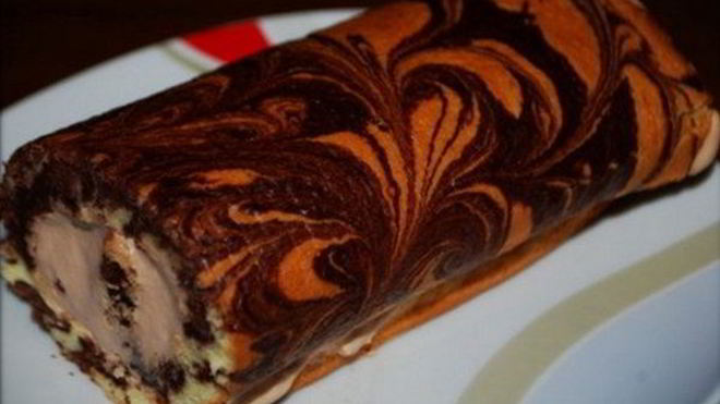 Рецепт Рулет мраморный с бананово-шоколадным кремом