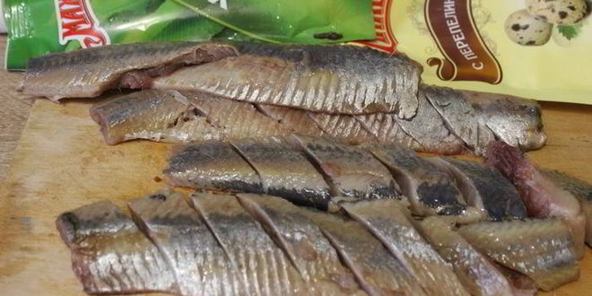 Рецепт сельдь под свекольным крем-соусом