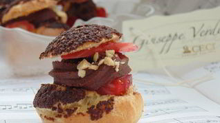 Рецепт Шу с кракелином, шоколадным кремом и клубникой