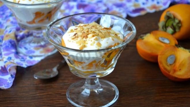 Рецепт Сливочный крем десерт с хурмой, коньяком и миндальными лепестками