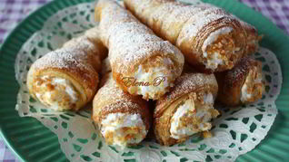Рецепт Слоеные трубочки с посыпкой и белковым кремом
