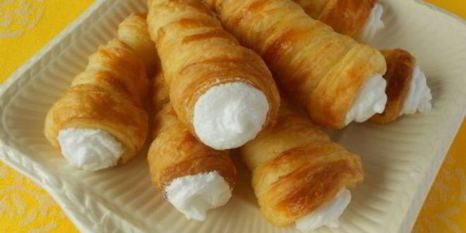 Рецепт слоеные трубочки с посыпкой и белковым кремом