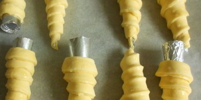 Рецепт слоеные трубочки с посыпкой и белковым кремом