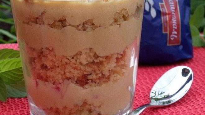 Рецепт Трайфл с рисовым кремом, клубникой и бананом