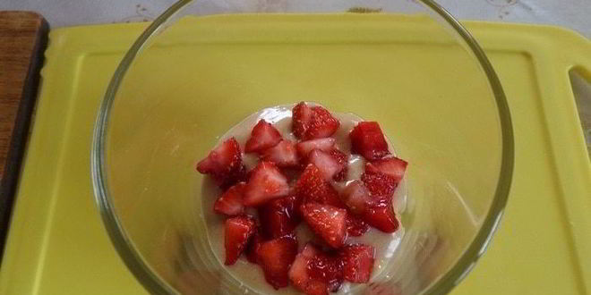 Рецепт трайфл с рисовым кремом, клубникой и бананом