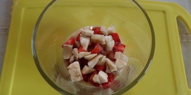 Рецепт трайфл с рисовым кремом, клубникой и бананом