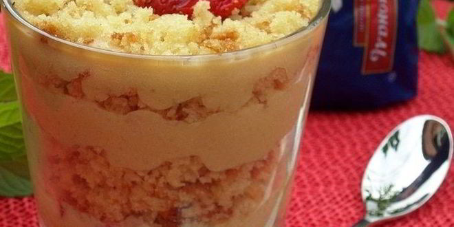 Рецепт трайфл с рисовым кремом, клубникой и бананом