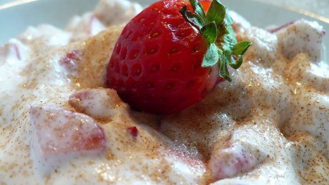 Рецепт Творожный крем с клубникой и корицей