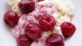 Рецепт Творожный крем с вишней