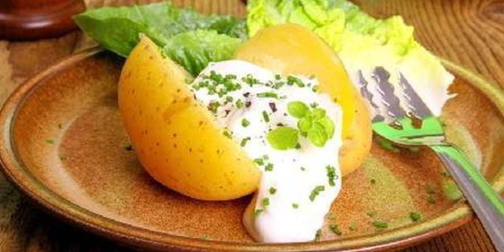 Как приготовить запеченный картофель с кремом чили