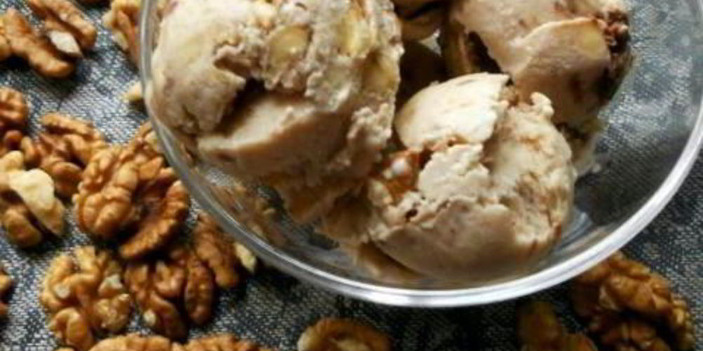 Как приготовить банановое мороженое с шоколадом и грецким орехом