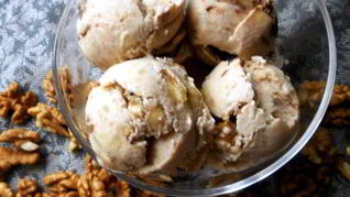 Рецепт Банановое мороженое с шоколадом и грецкими орехами