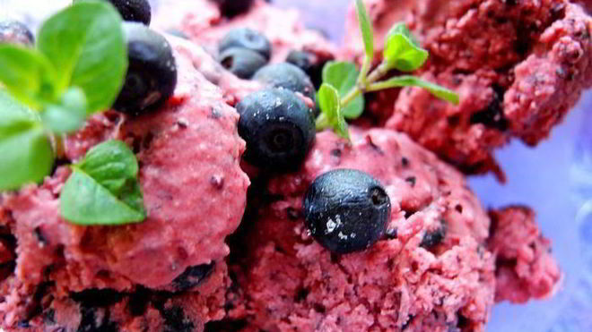 Рецепт Черничное мороженое из сметаны