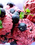 Черничное мороженое из сметаны