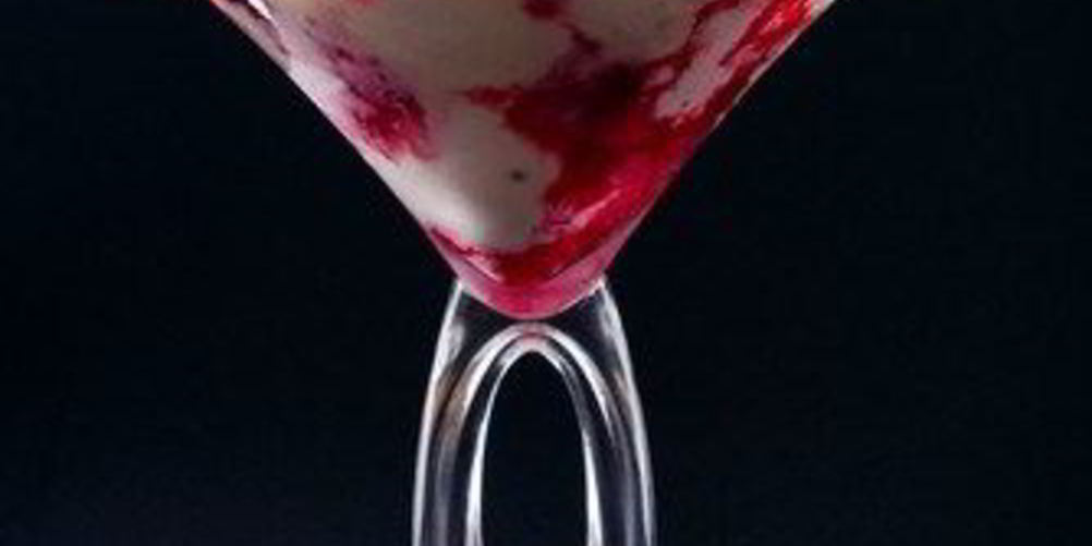 Как приготовить домашнее мороженое с водкой и клюквой