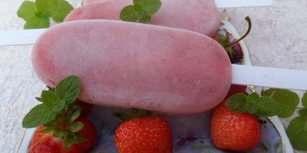 Как приготовить дынно-клубничное мороженое