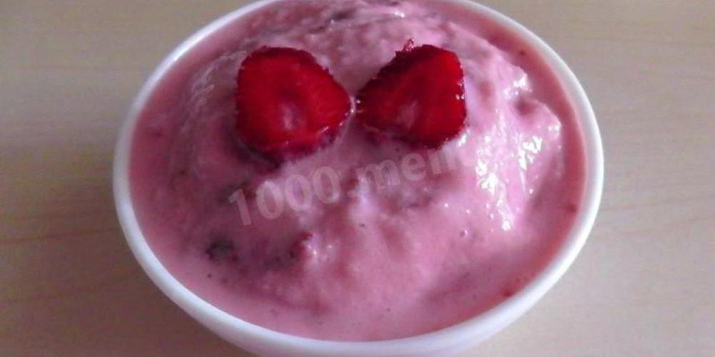 Как приготовить клубничное мороженое на кефире
