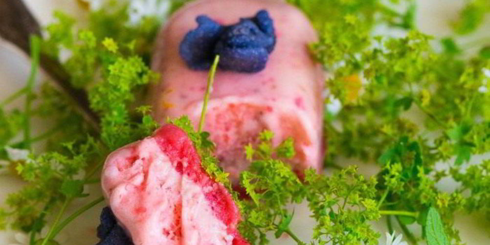 Как приготовить многослойное мороженое клубника, ревень, шоколад