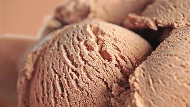 Рецепт Мороженое из коричневого сахара с бальзамическим уксусом