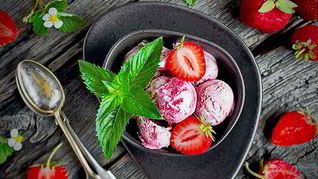 Рецепт Мороженое из запеченной клубники