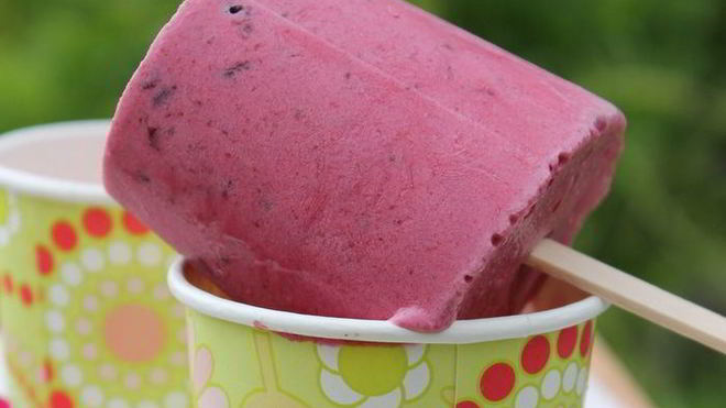 Рецепт Мороженое на йогурте со смородиной